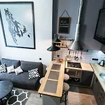 дві незалежні квартири поряд загалом для 8 гостей, кл Одесса