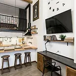 дві незалежні квартири поряд загалом для 8 гостей, кл