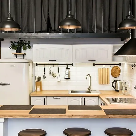 дві незалежні квартири поряд загалом для 8 гостей, кл *