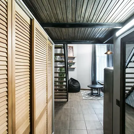 дві незалежні квартири поряд загалом для 8 гостей, кл *