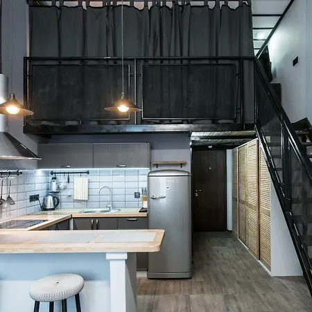 дві незалежні квартири поряд загалом для 8 гостей, кл * Odessa