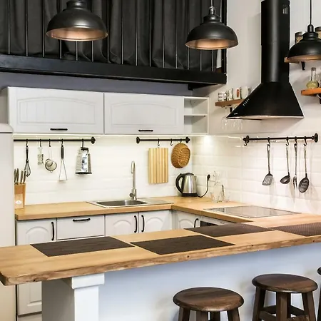 дві незалежні квартири поряд загалом для 8 гостей, кл *