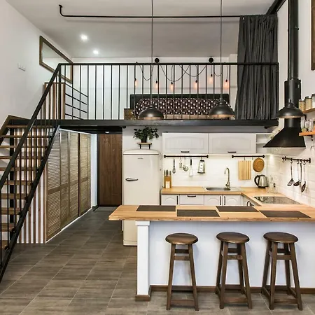 дві незалежні квартири поряд загалом для 8 гостей, кл