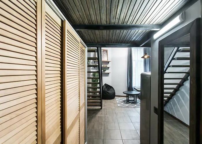 дві незалежні квартири поряд загалом для 8 гостей, кл *