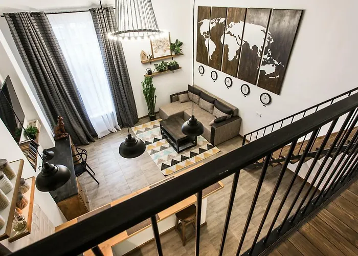 дві незалежні квартири поряд загалом для 8 гостей, кл Apartman Odessza