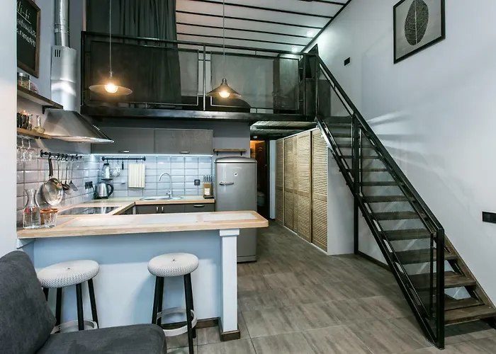 дві незалежні квартири поряд загалом для 8 гостей, кл Apartman